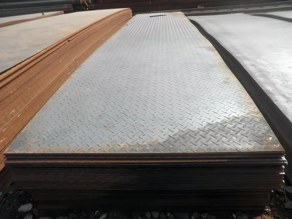¿Cómo mejora una placa de acero antideslizante la seguridad en el lugar de trabajo?